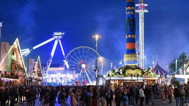 Die Fruchtsäule kehrt zum Cannstatter Wasen 2022 zurück Die Fruchtsäule kehrt zum Cannstatter Wasen 2022 zurück