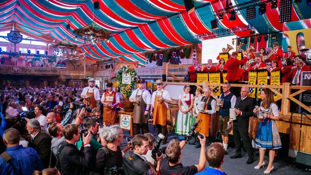 Planen Sie Ihren Besuch auf dem Cannstatter Wasen 2022: Zeltreservierung ratsam Planen Sie Ihren Besuch auf dem Cannstatter Wasen 2022: Zeltreservierung ratsam