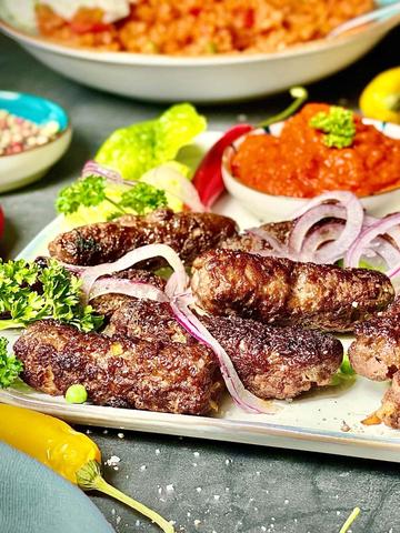 Vielfältige Variationen: Tipps und Tricks für selbstgemachte Cevapcici auf dem Grill oder in der Pfanne