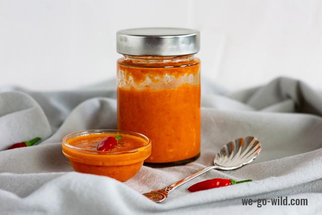 Scharfe Chilipaste selbst gemacht - Rezept zum Nachmachen Scharfe Chilipaste selbst gemacht - Rezept zum Nachmachen