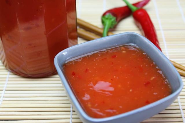 Schritt-für-Schritt-Anleitung: So machst du deine eigene Chilisauce Schritt-für-Schritt-Anleitung: So machst du deine eigene Chilisauce