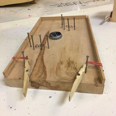 Von Piratenschiff bis Flipper-Automat: Spannende Holzarbeiten für Kinder zum Nachbauen Von Piratenschiff bis Flipper-Automat: Spannende Holzarbeiten für Kinder zum Nachbauen