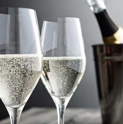 Crémant vs. Champagne: Unterschiede und Gemeinsamkeiten Crémant vs. Champagne: Unterschiede und Gemeinsamkeiten