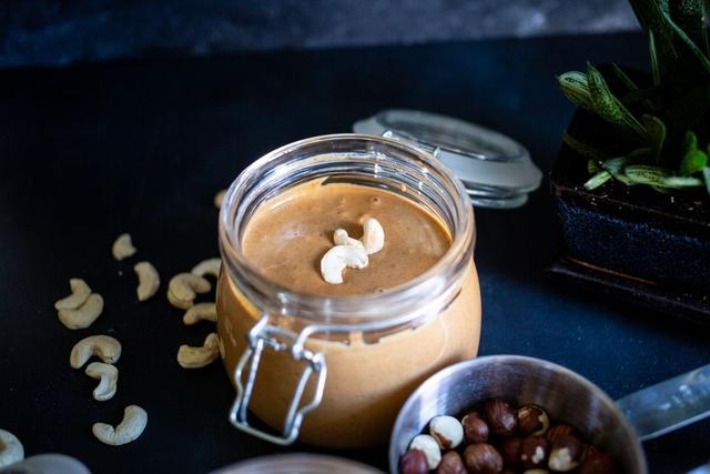 Lecker und einfach: Selbstgemachtes Cashewmus ohne Zusätze Lecker und einfach: Selbstgemachtes Cashewmus ohne Zusätze