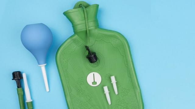 Risiken und Vorsichtsmaßnahmen bei der Durchführung einer eigenen Darmspülung Risiken und Vorsichtsmaßnahmen bei der Durchführung einer eigenen Darmspülung