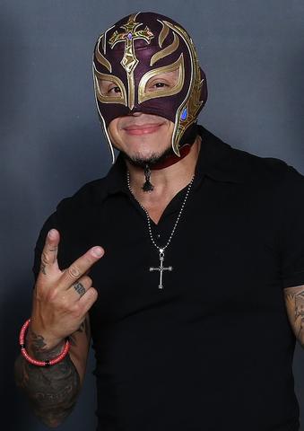 Die Altersfrage bei Rey Mysterio: Fakten und Spekulationen Die Altersfrage bei Rey Mysterio: Fakten und Spekulationen