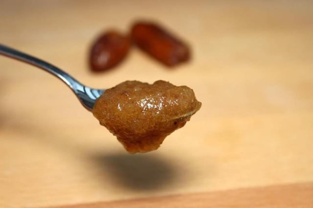 Schmackhafte Vielseitigkeit: Dattelsirup zum Selbermachen Schmackhafte Vielseitigkeit: Dattelsirup zum Selbermachen