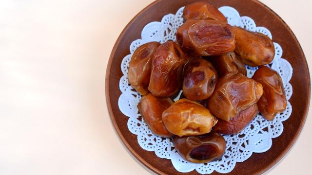 Gesunde Alternative zu Honig: Dattelsirup ganz einfach selbst gemacht