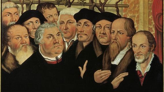Von der Kritik an der Kirche zur Gründung eines Feiertags: Der Reformationstag im Wandel der Zeit Von der Kritik an der Kirche zur Gründung eines Feiertags: Der Reformationstag im Wandel der Zeit