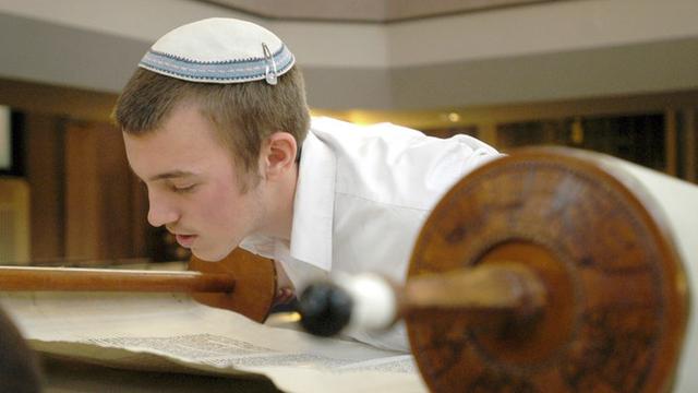 Bat Mitzwa und Bar Mitzwa: Die religiöse Verantwortung von Mädchen und Jungen