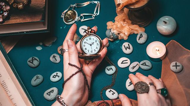 Die spirituelle Bedeutung von 12:12 Uhr im Kontext der Liebe