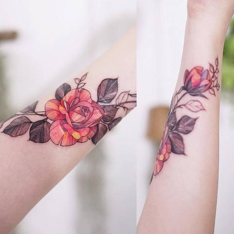 Rosen-Tattoos in der Pop-Kultur: Klare Bedeutungen und Trends Rosen-Tattoos in der Pop-Kultur: Klare Bedeutungen und Trends