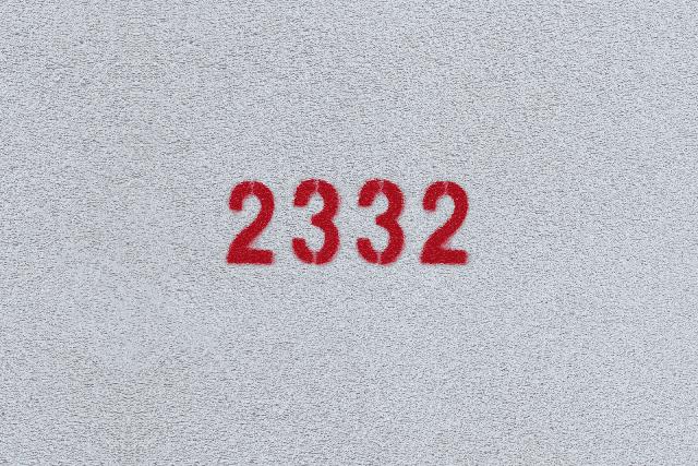 Was sagt die Numerologie über die Bedeutung von 23:32 in der Liebe?