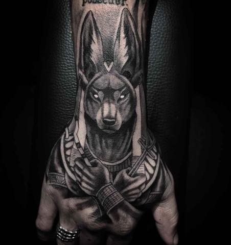 Die symbolische Bedeutung eines Anubis-Tattoos im alten Ägypten