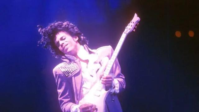 "Purple Rain" von Prince: Die verborgene Bedeutung des Liedes auf Deutsch enthüllt