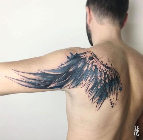 Flügel-Tattoos: Von Freiheit bis Spiritualität - die vielfältigen Bedeutungen Flügel-Tattoos: Von Freiheit bis Spiritualität - die vielfältigen Bedeutungen