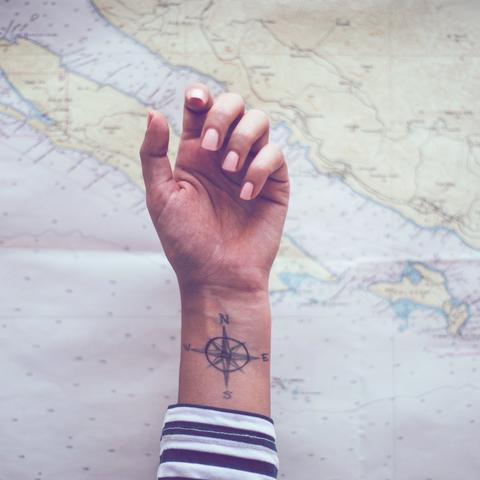 Das Kompass-Tattoo: Ein Symbol für Heimat, Ziele und den richtigen Weg Das Kompass-Tattoo: Ein Symbol für Heimat, Ziele und den richtigen Weg