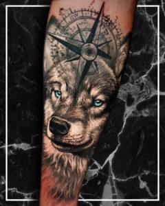 Die schönsten Vorlagen und ihre Bedeutungen: Das Kompass-Tattoo als individuelles Kunstwerk Die schönsten Vorlagen und ihre Bedeutungen: Das Kompass-Tattoo als individuelles Kunstwerk