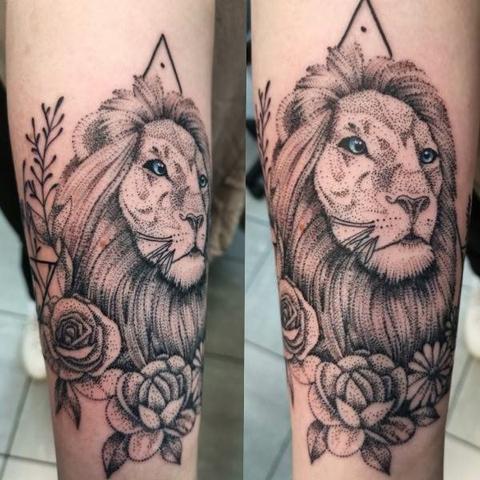 Moderner Interpretationen von Löwen-Tattoos: Geometrische Formen und Trash Polka Stil