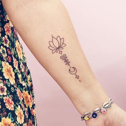 Die Bedeutung eines Unalome Tattoos: Dein Weg zur Freiheit Die Bedeutung eines Unalome Tattoos: Dein Weg zur Freiheit