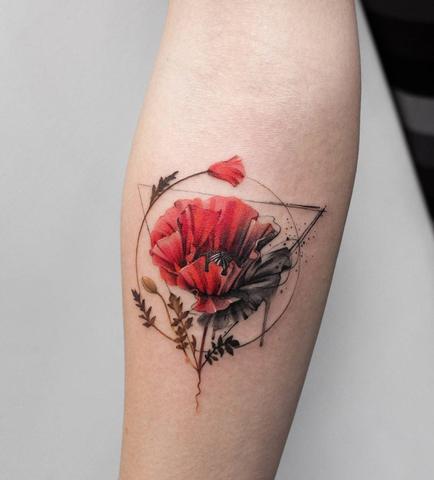 Die symbolische Kraft eines Mohnblumen-Tattoos Die symbolische Kraft eines Mohnblumen-Tattoos