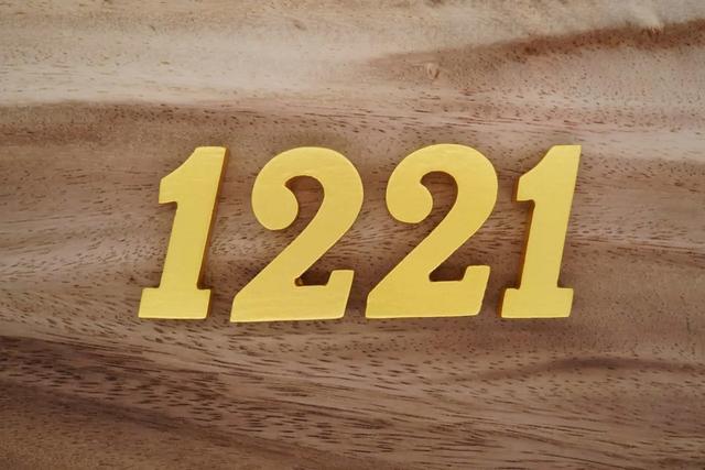 Die Bedeutung hinter der speziellen Uhrzeit 12:21