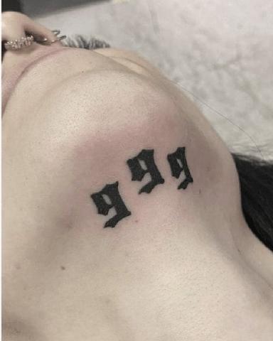 Tiefgründige Symbolik: Was bedeuten 999 Tattoos? Tiefgründige Symbolik: Was bedeuten 999 Tattoos?