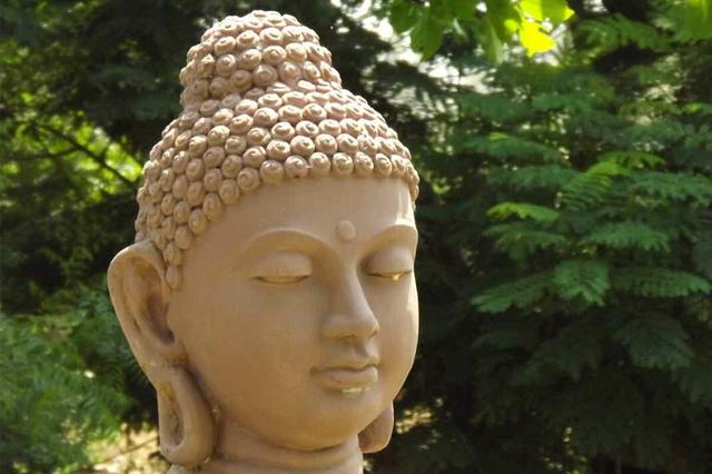 Bedeutung von Buddha-Figuren: Warum sollten Sie eine liegende Statue wählen?