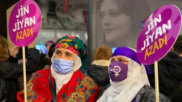 Der historische Hintergrund und die Bedeutung von "Jin, Jiyan, Azadî" Der historische Hintergrund und die Bedeutung von "Jin, Jiyan, Azadî"