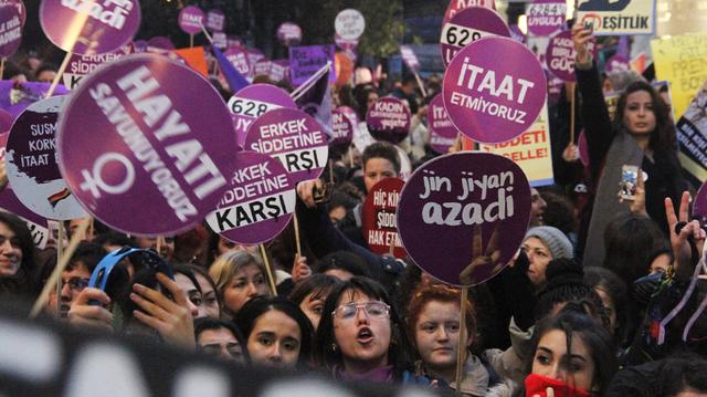 Die globale Solidarität und Bedeutung von "Jin, Jiyan, Azadî" im Kampf für Freiheit und Gerechtigkeit Die globale Solidarität und Bedeutung von "Jin, Jiyan, Azadî" im Kampf für Freiheit und Gerechtigkeit