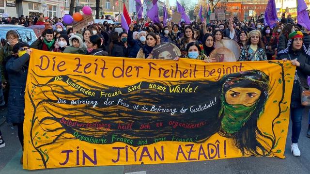 Die Bedeutung von "Jin, Jiyan, Azadî" in der kurdischen Frauenbefreiungsideologie Die Bedeutung von "Jin, Jiyan, Azadî" in der kurdischen Frauenbefreiungsideologie