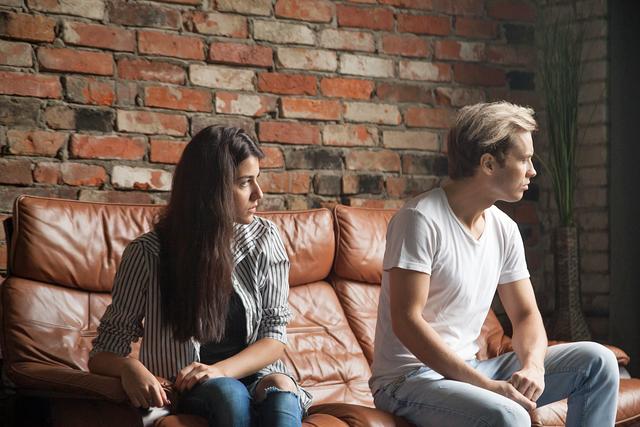 Passiv-aggressives Verhalten: Eine indirekte Ablehnung statt offener Konflikte