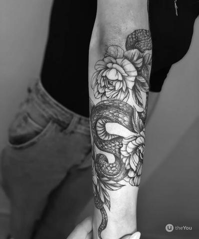 Tattoos mit persönlicher Bedeutung: Überlegungen vor der Wahl des Motivs Tattoos mit persönlicher Bedeutung: Überlegungen vor der Wahl des Motivs