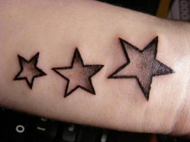 Die symbolische Bedeutung von Stern-Tattoos enthüllt Die symbolische Bedeutung von Stern-Tattoos enthüllt