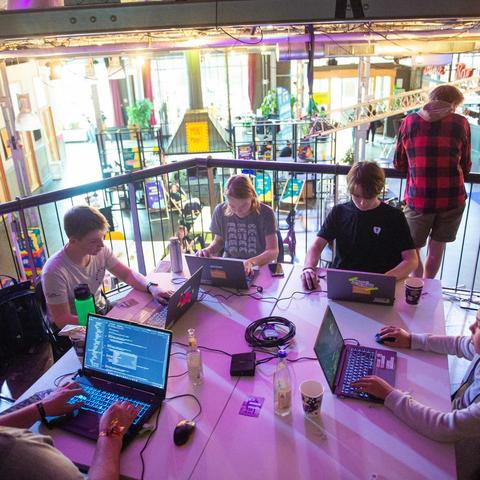 Die Kraft der Verletzlichkeits-Schleife: Wie Offenheit und Schwächen das Team stärken