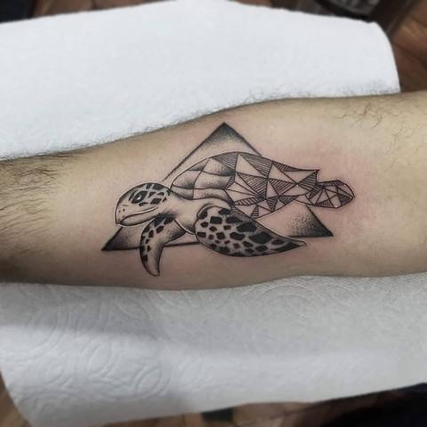 1. Die Bedeutung von Schildkröten-Tattoos: Symbolik und spirituelle Verbindung 1. Die Bedeutung von Schildkröten-Tattoos: Symbolik und spirituelle Verbindung