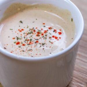 Einfaches und köstliches Rezept für Knoblauchsoße zum Selbermachen Einfaches und köstliches Rezept für Knoblauchsoße zum Selbermachen