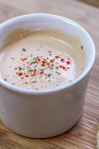 Leichtes Rezept für frische Knoblauchsoße zum Selbermachen Leichtes Rezept für frische Knoblauchsoße zum Selbermachen