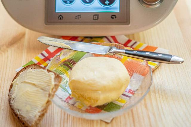 Genuss pur: Butter ganz einfach im Thermomix selbst herstellen Genuss pur: Butter ganz einfach im Thermomix selbst herstellen