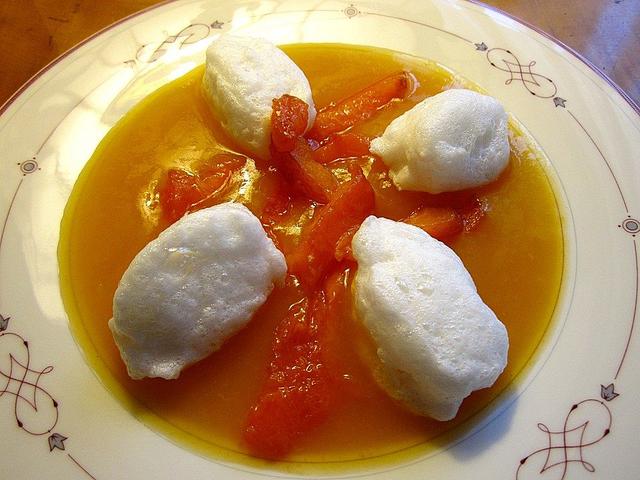 6. Geeiste Aprikosen-Kaltschale mit Schneeklößchen und Pistazien: Ein köstliches Dessert für den Sommer 6. Geeiste Aprikosen-Kaltschale mit Schneeklößchen und Pistazien: Ein köstliches Dessert für den Sommer