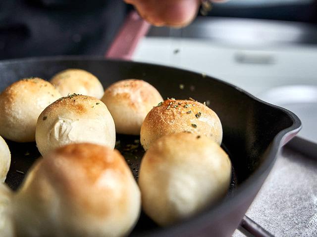 Die besten selbstgemachten Pizzabrötchen: Schnell, einfach und lecker ...