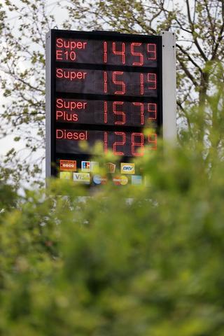 Clever sparen beim Tanken: Die besten Zeitpunkte für niedrige Spritpreise Clever sparen beim Tanken: Die besten Zeitpunkte für niedrige Spritpreise