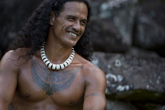Nicht nur für Männer: Frauen können den traditionellen Maori Tattoo-Stil ebenfalls tragen