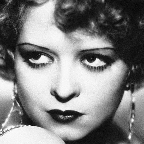 Wie die Techniken und Materialien der Wimpernverlängerung sich im Laufe der Zeit entwickelt haben