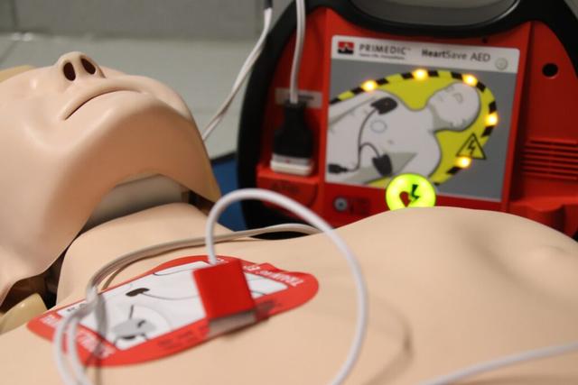 Die Geschichte des Defibrillators: Von den Anfängen bis zur heutigen Innovation Die Geschichte des Defibrillators: Von den Anfängen bis zur heutigen Innovation