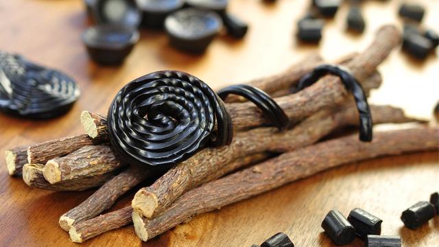 Was steckt in Lakritze? Eine Übersicht der Bestandteile Was steckt in Lakritze? Eine Übersicht der Bestandteile