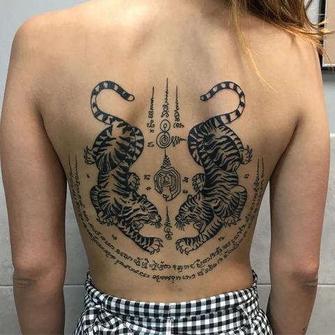 Von Kriegern bis Wanderern: Die vielfältige Bedeutung der Sak Yant Tattoos Von Kriegern bis Wanderern: Die vielfältige Bedeutung der Sak Yant Tattoos