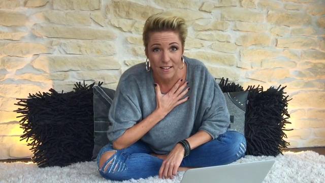 Alexandra Hofmann und ihre sichtbare Narbe: Eine persönliche Geschichte Alexandra Hofmann und ihre sichtbare Narbe: Eine persönliche Geschichte