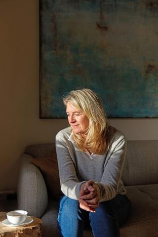 Das Dilemma gebildeter Frauen über 50: Warum finden sie keinen Partner?