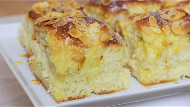 Saftiger und fluffiger Butterkuchen nach traditionellem Bäckerrezept Saftiger und fluffiger Butterkuchen nach traditionellem Bäckerrezept